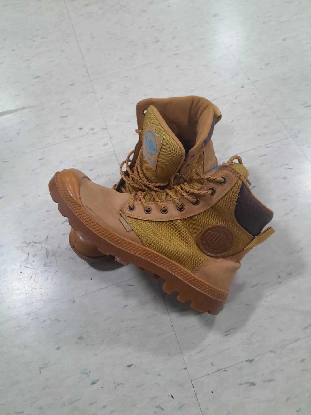 Palladium Pampa Hi Boots Men's Size 7