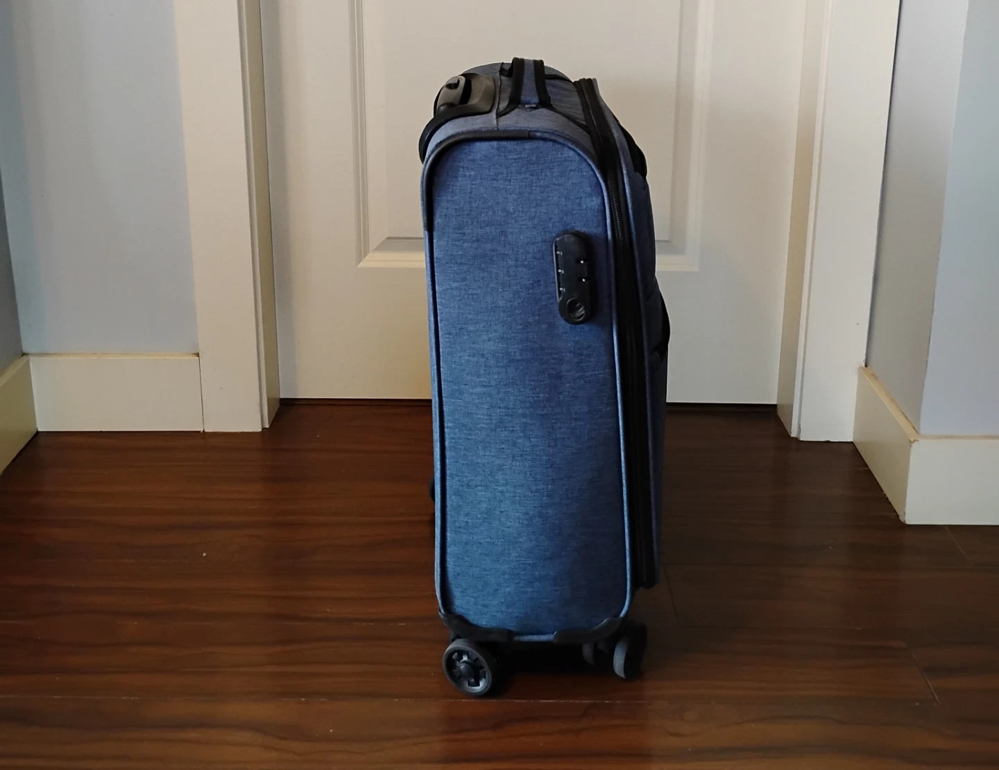 Suitcase - photo 2