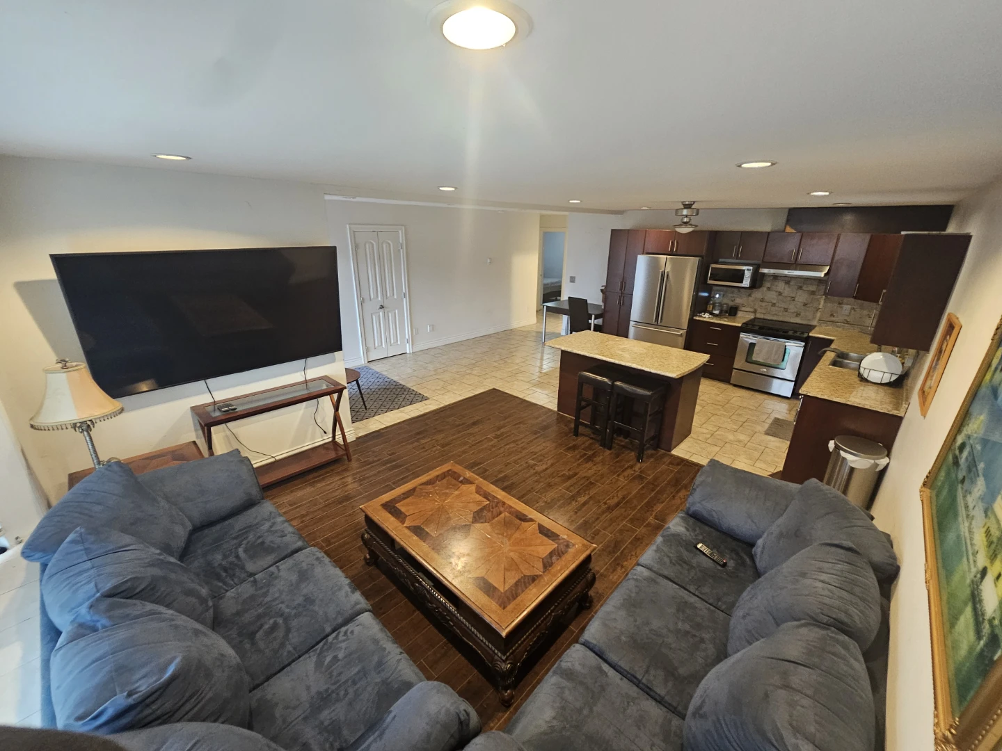 Private bedroom for rent New Westminster - photo 3