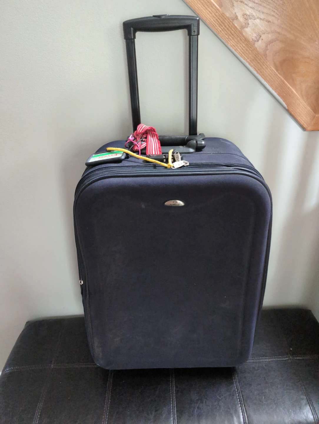 ⚽ Goldlion Navy Blue Rolling Suitcase