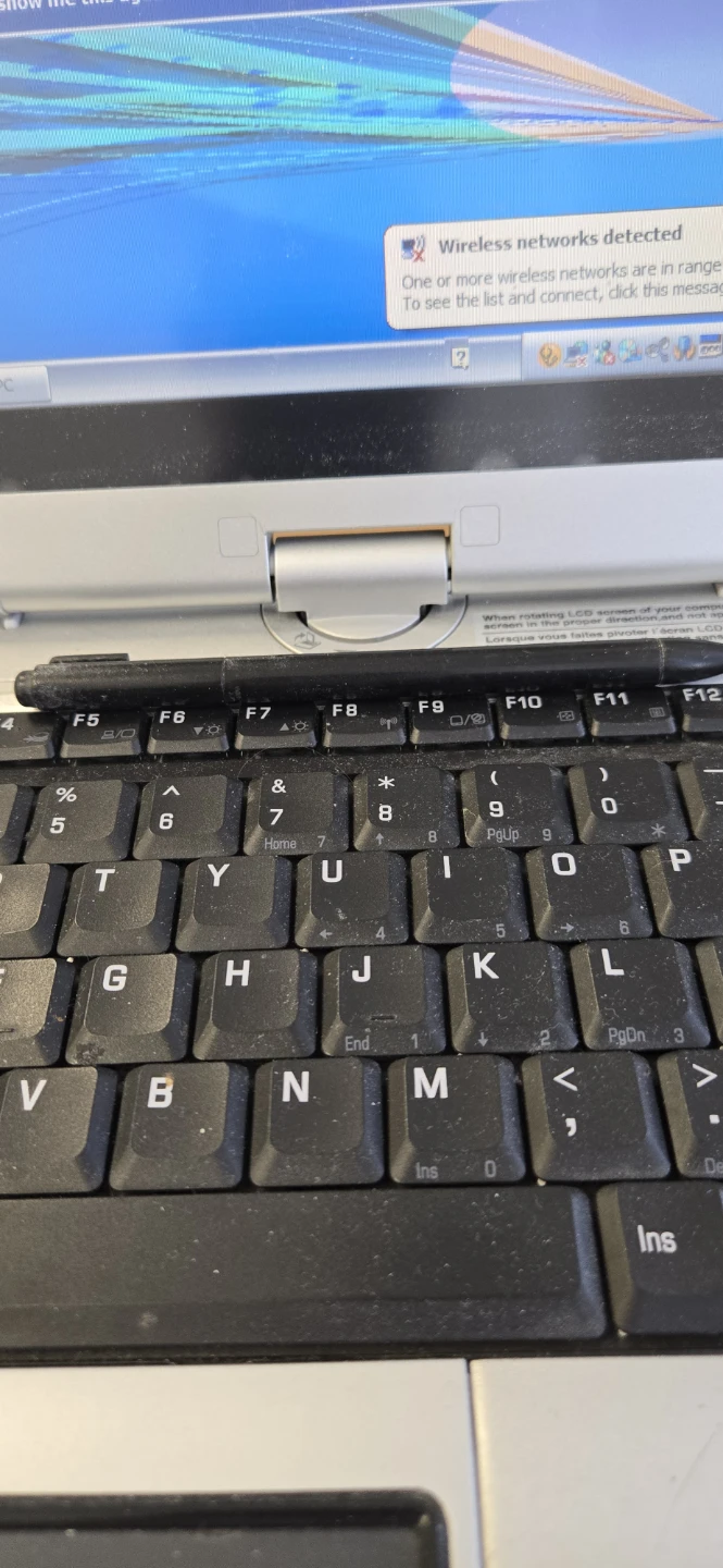 Toshiba Satellite R15-S829 Tablet PC - photo 3