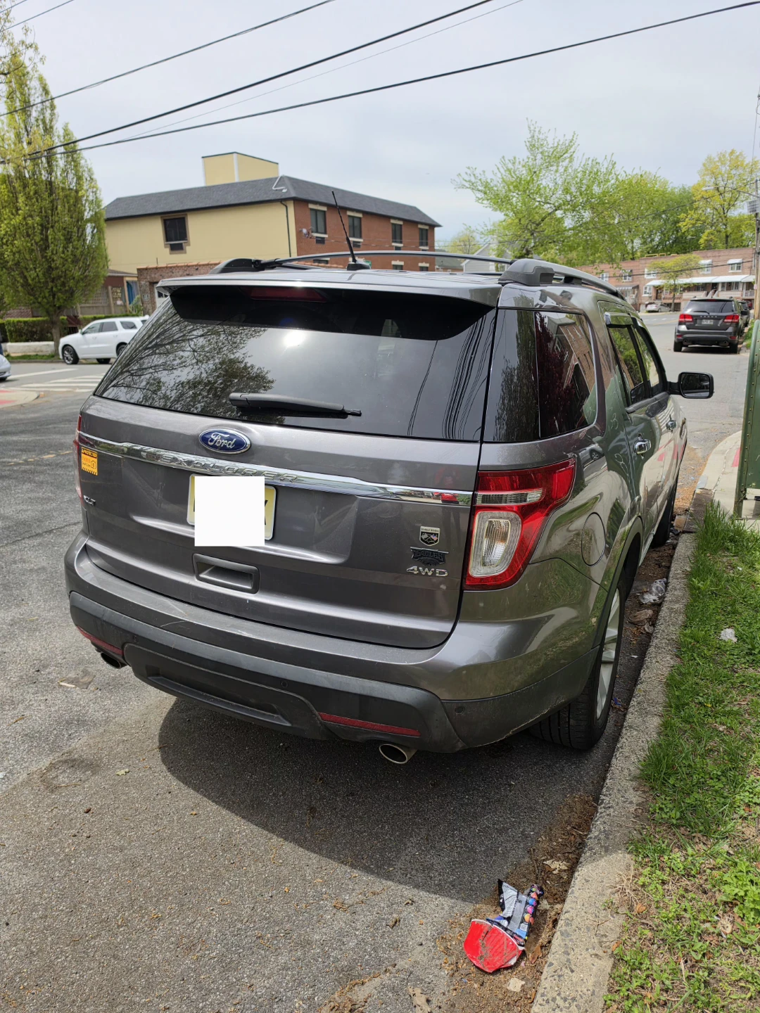 Ford Explorer SUV - photo 2