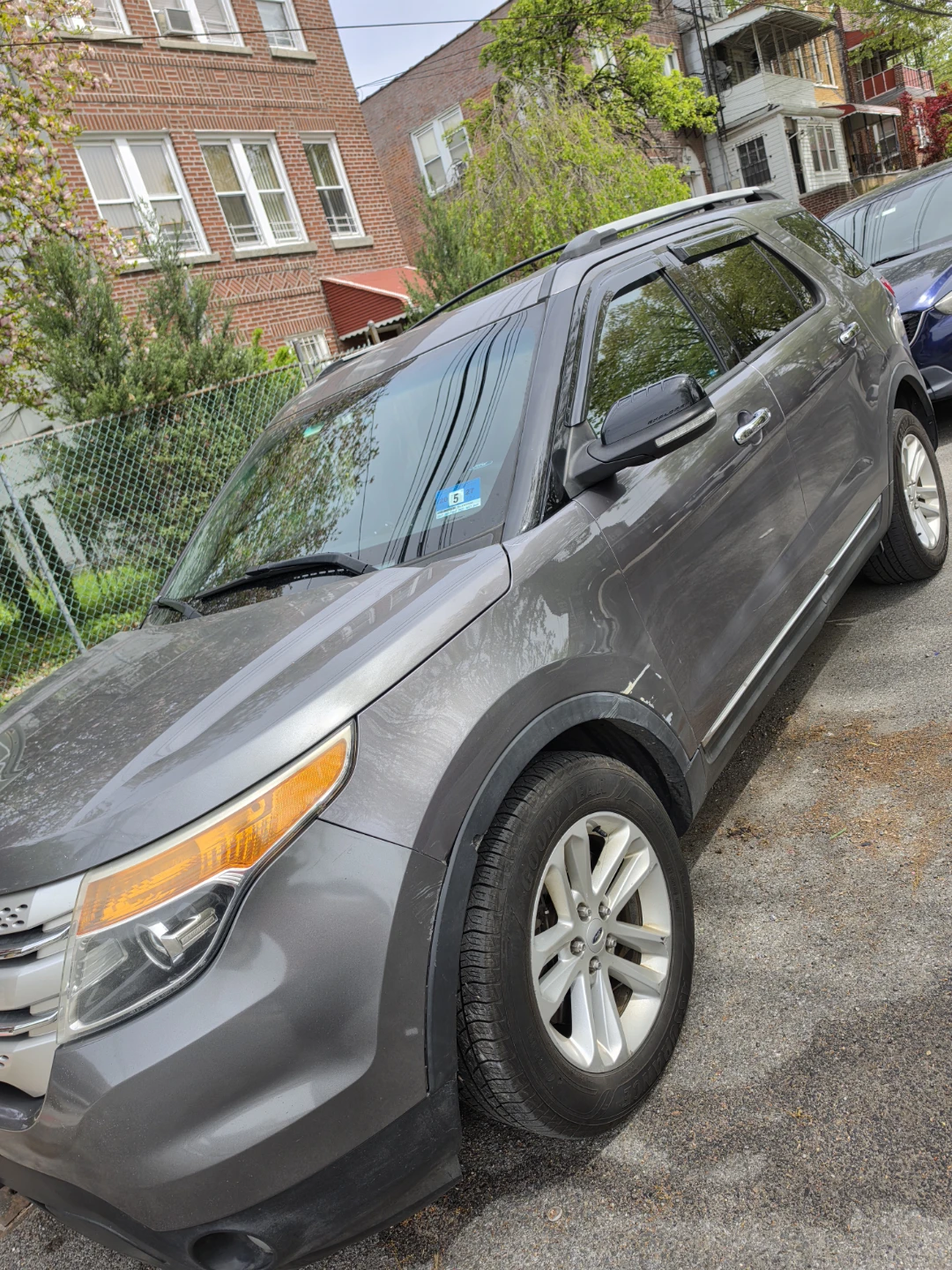 Ford Explorer SUV - photo 4