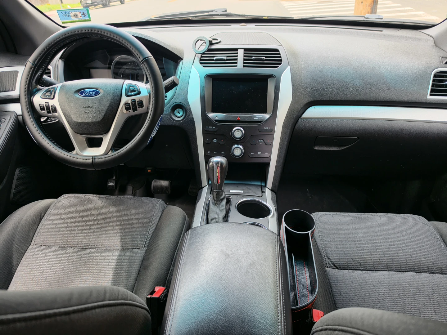 Ford Explorer SUV - photo 5