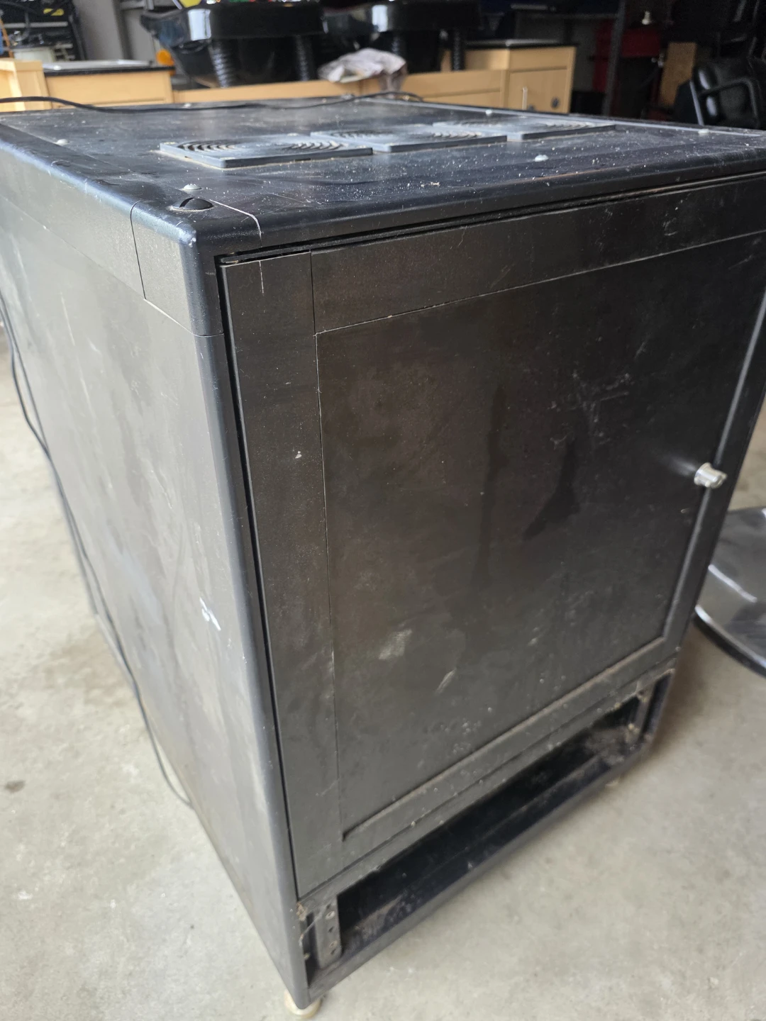 Startech 12u server cart with 3 upper fans - photo 2