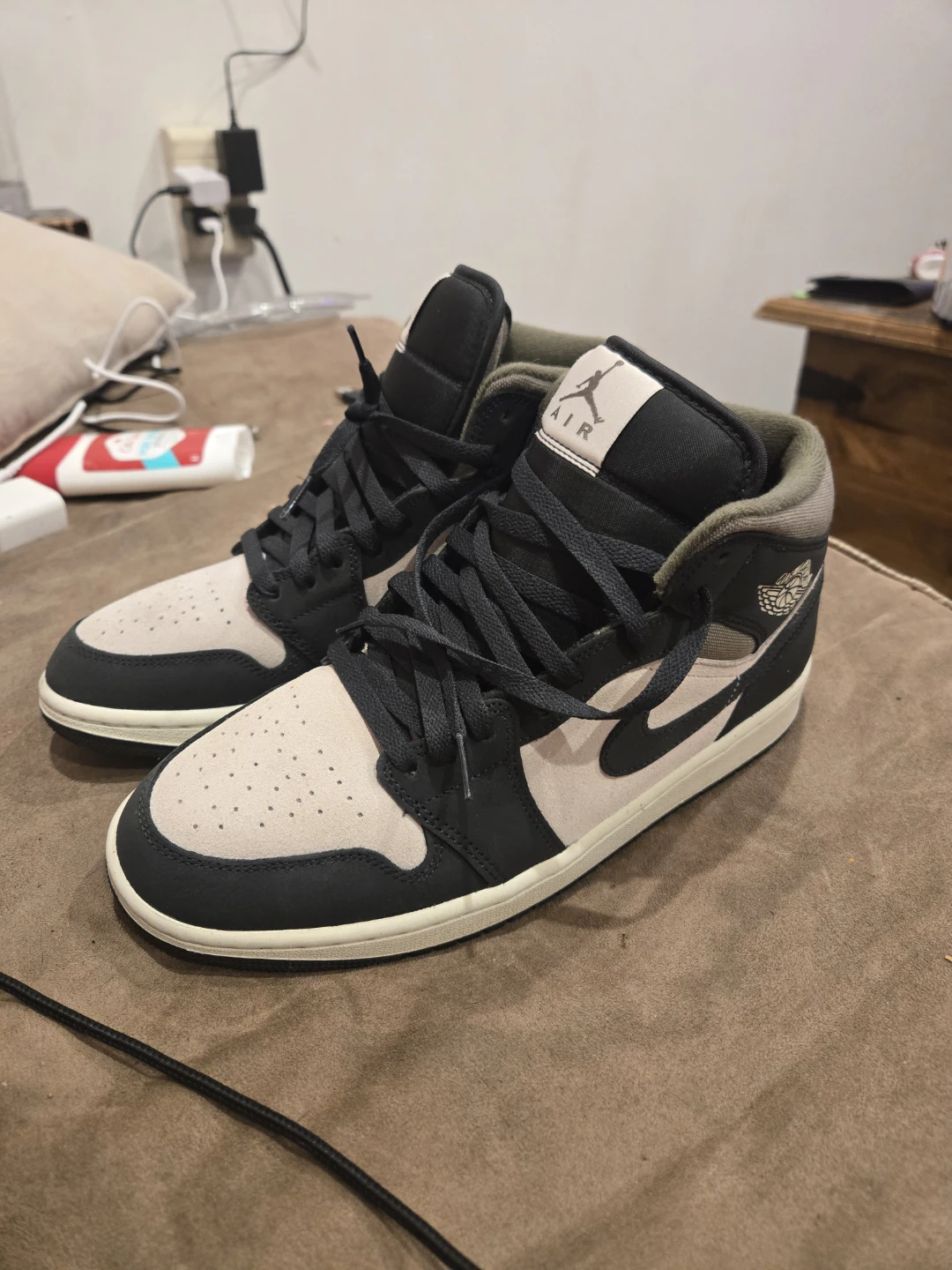 Air Jordan 1 Mid SE Shoes
