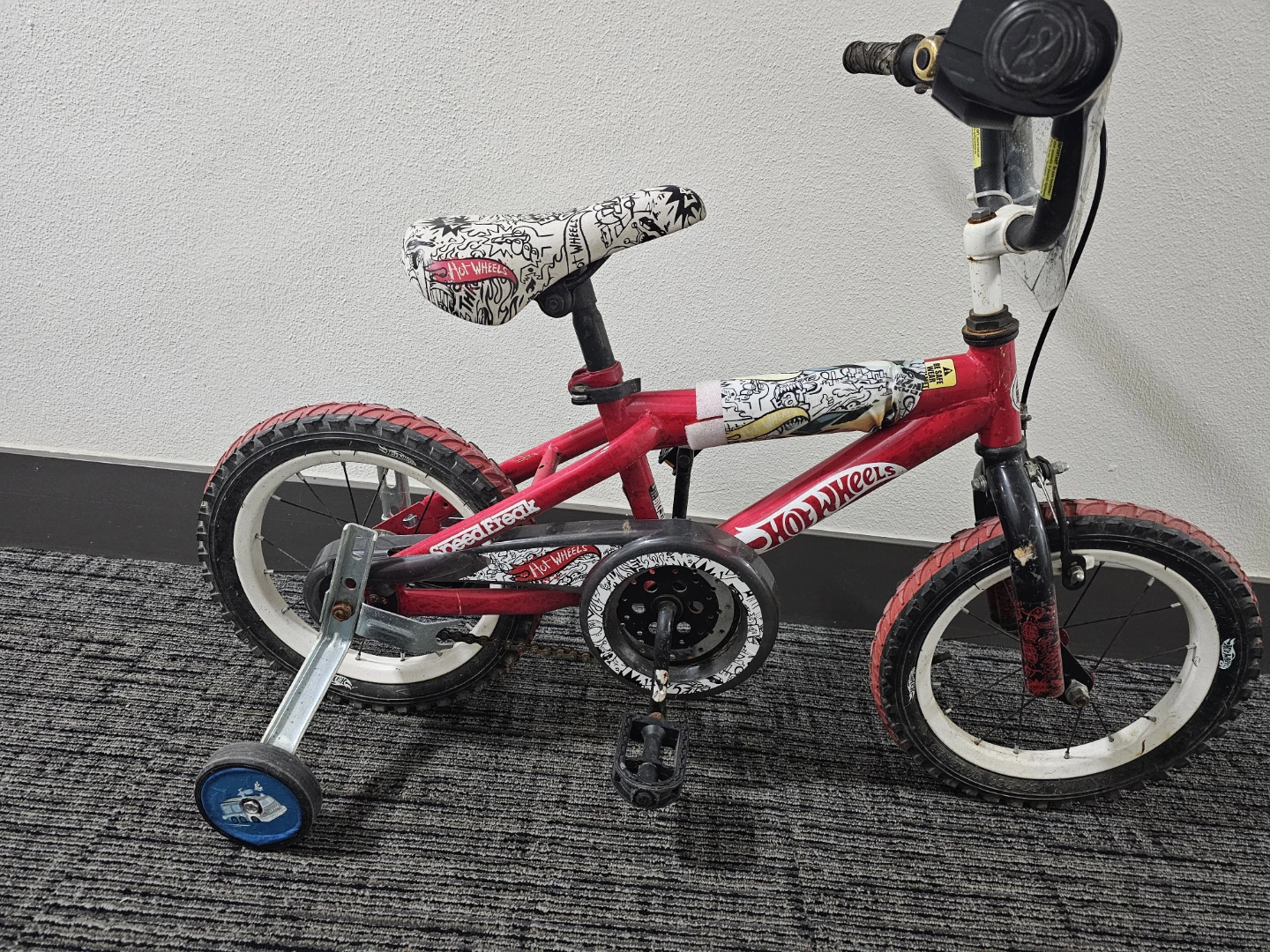 Hot Wheels Kids Bicycle with Training Wheels