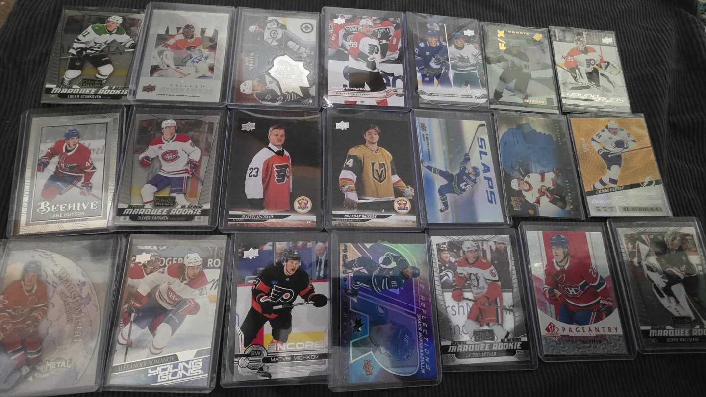 Collection of 21 Hockey Trading Cards