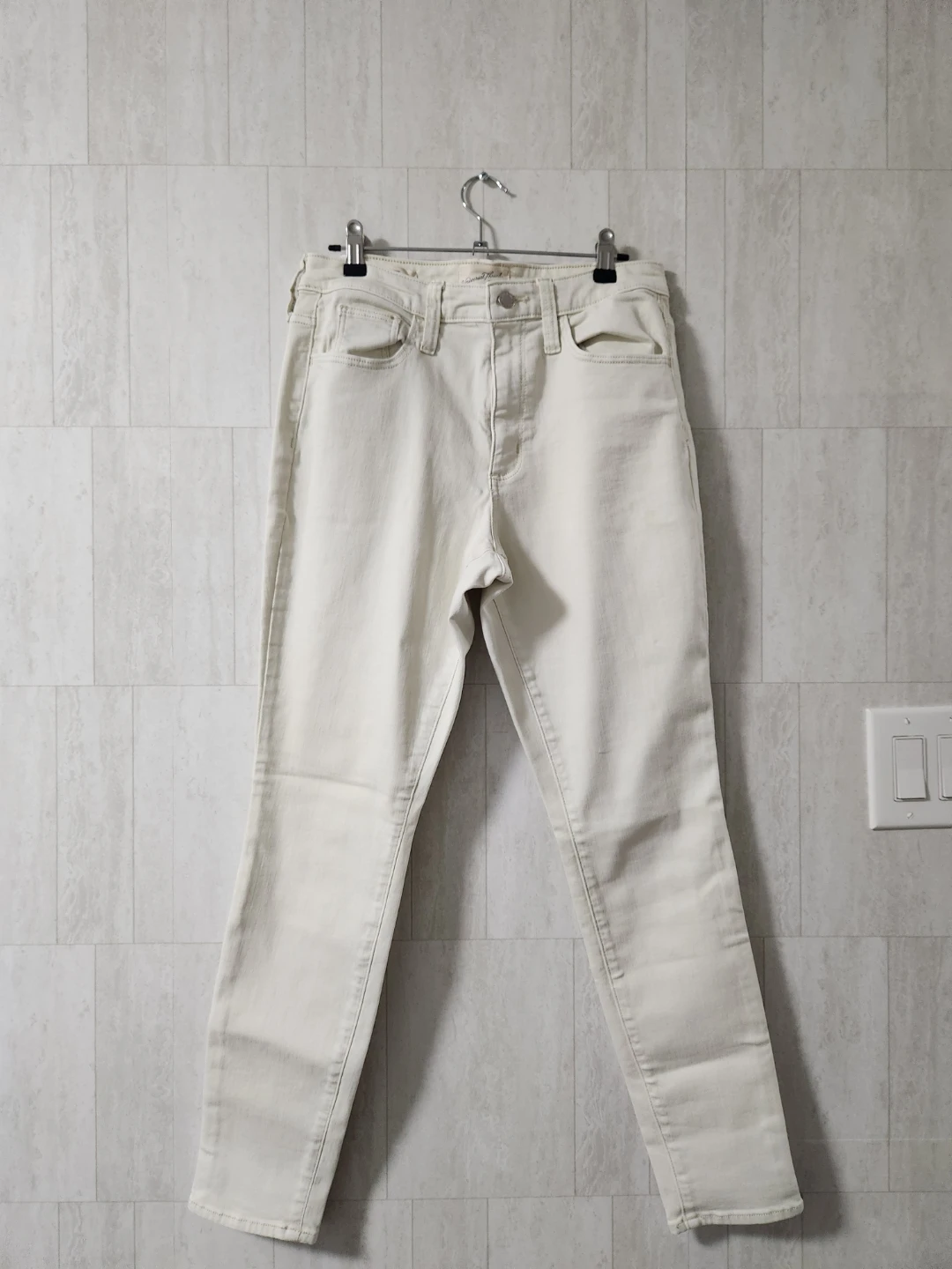 White Levi's Jeans - Size 27