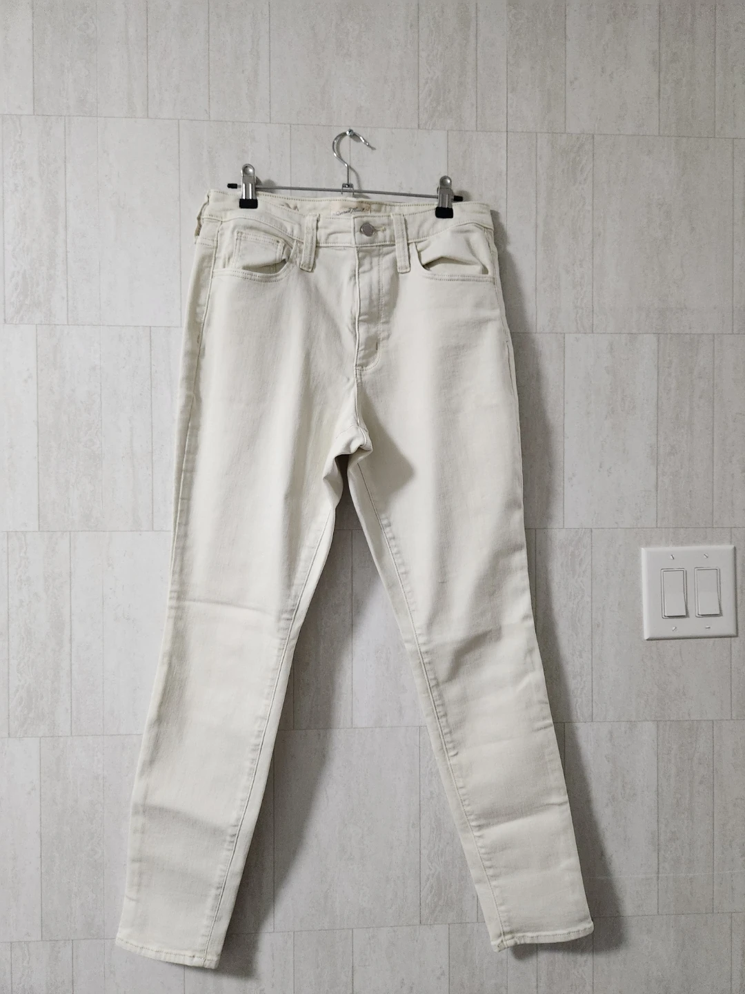 White Levi's Jeans - Size 27 - photo 2