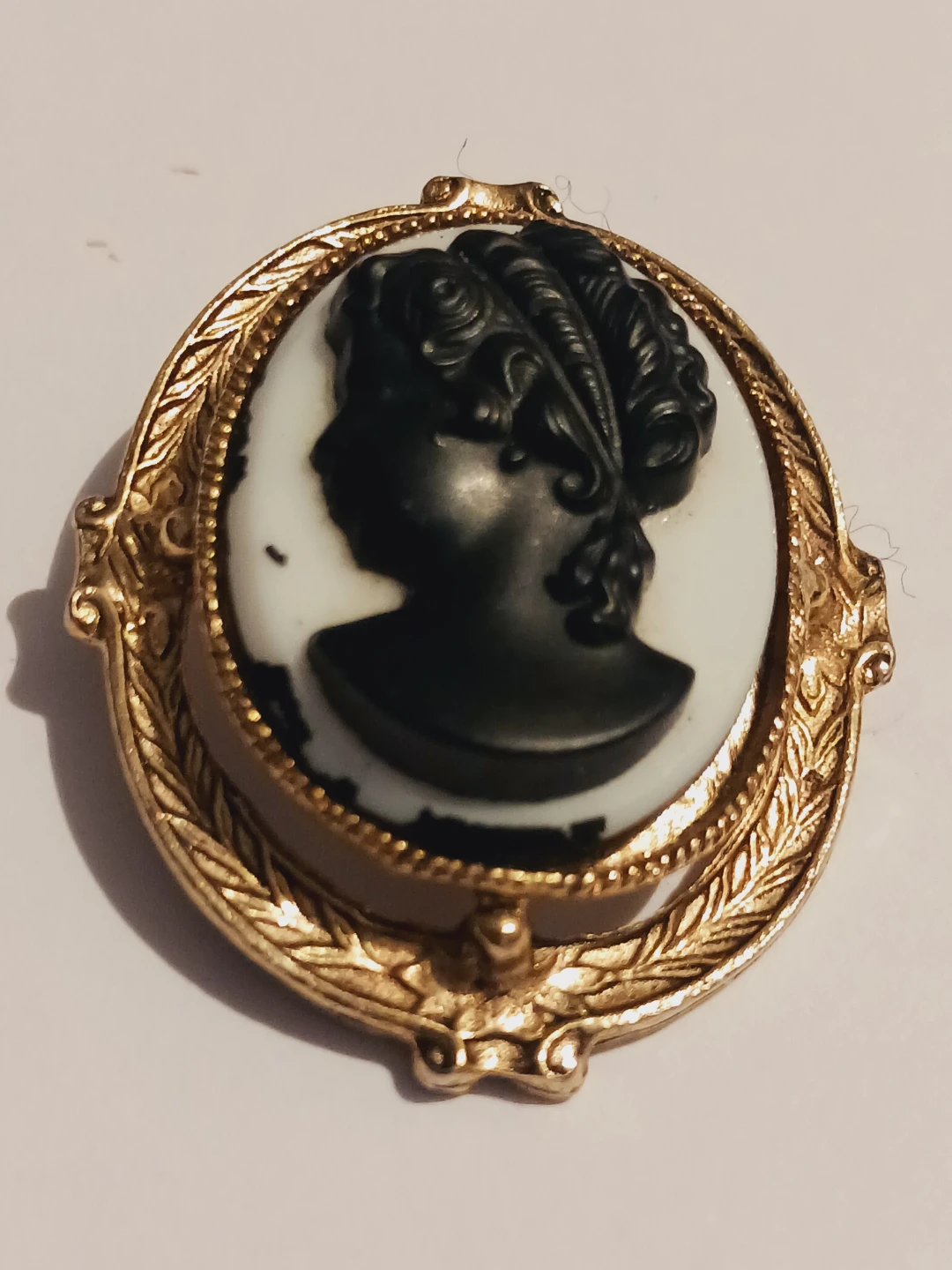 Gorgeous Vintage Gold Tone Cameo Brooch - photo 2