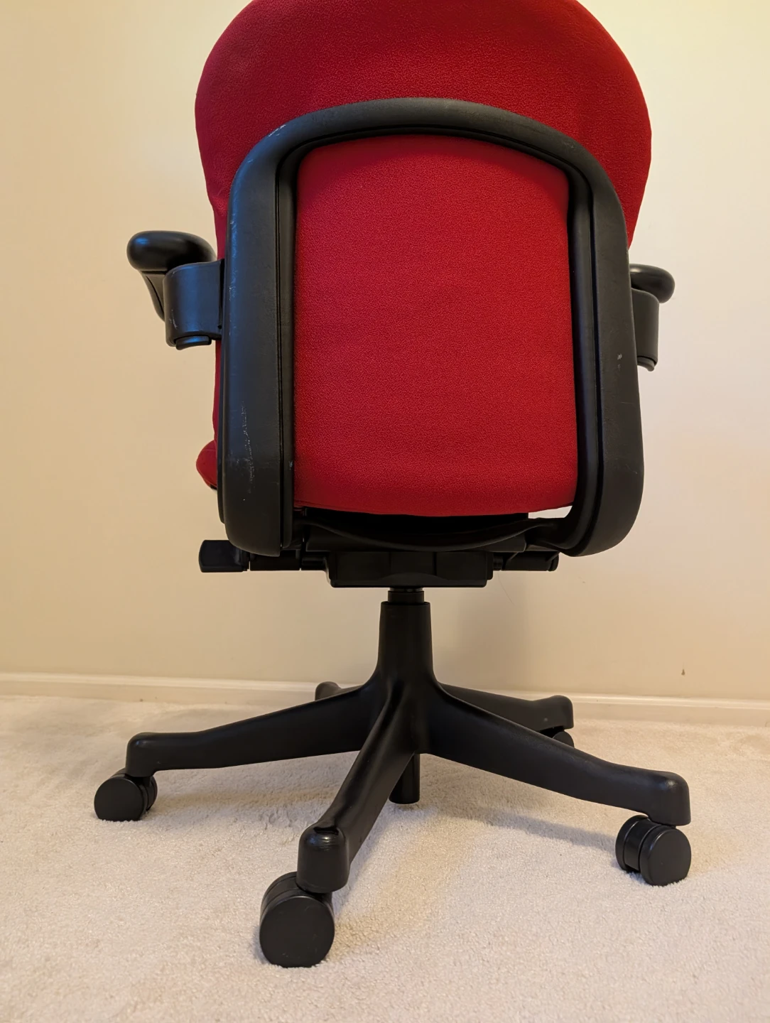Red Office Chair - photo 3