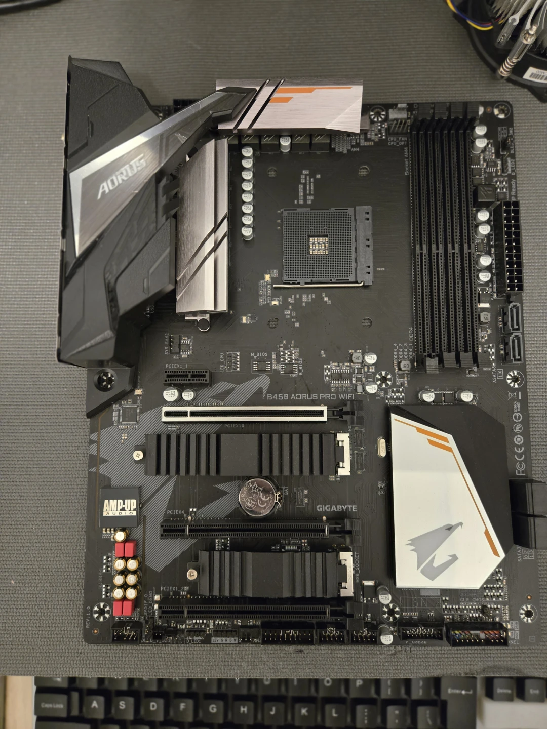 GIGABYTE B450 AORUS PRO WIFI Motherboard - photo 4
