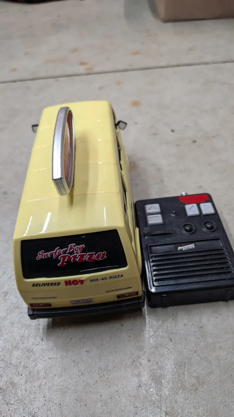 Stranger Things Surfer Boy Pizza Van Remote Control Toy ⚽ - photo 3