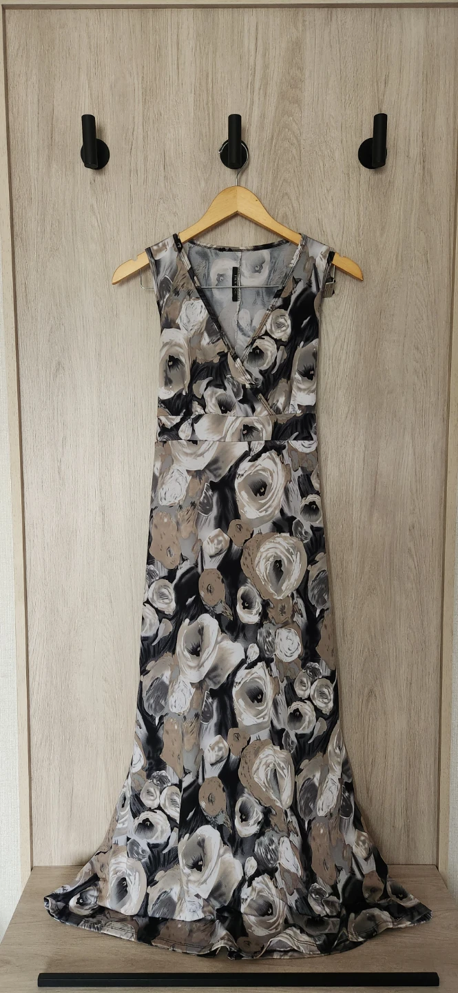 ENYX & Co. Floral Maxi Dress M