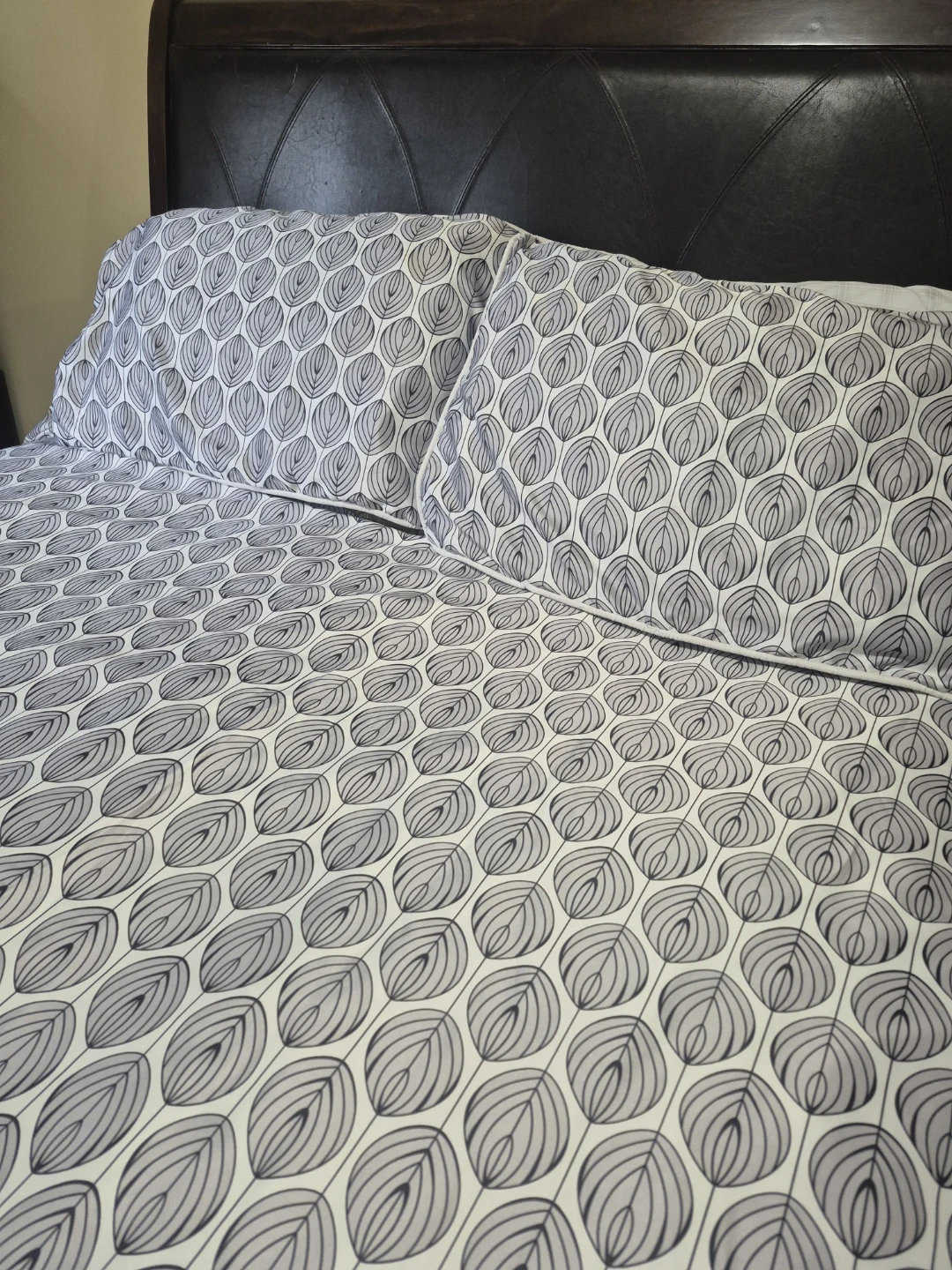Queen Size duvet Bedding Set with 2 Shams, satin finish - photo 3