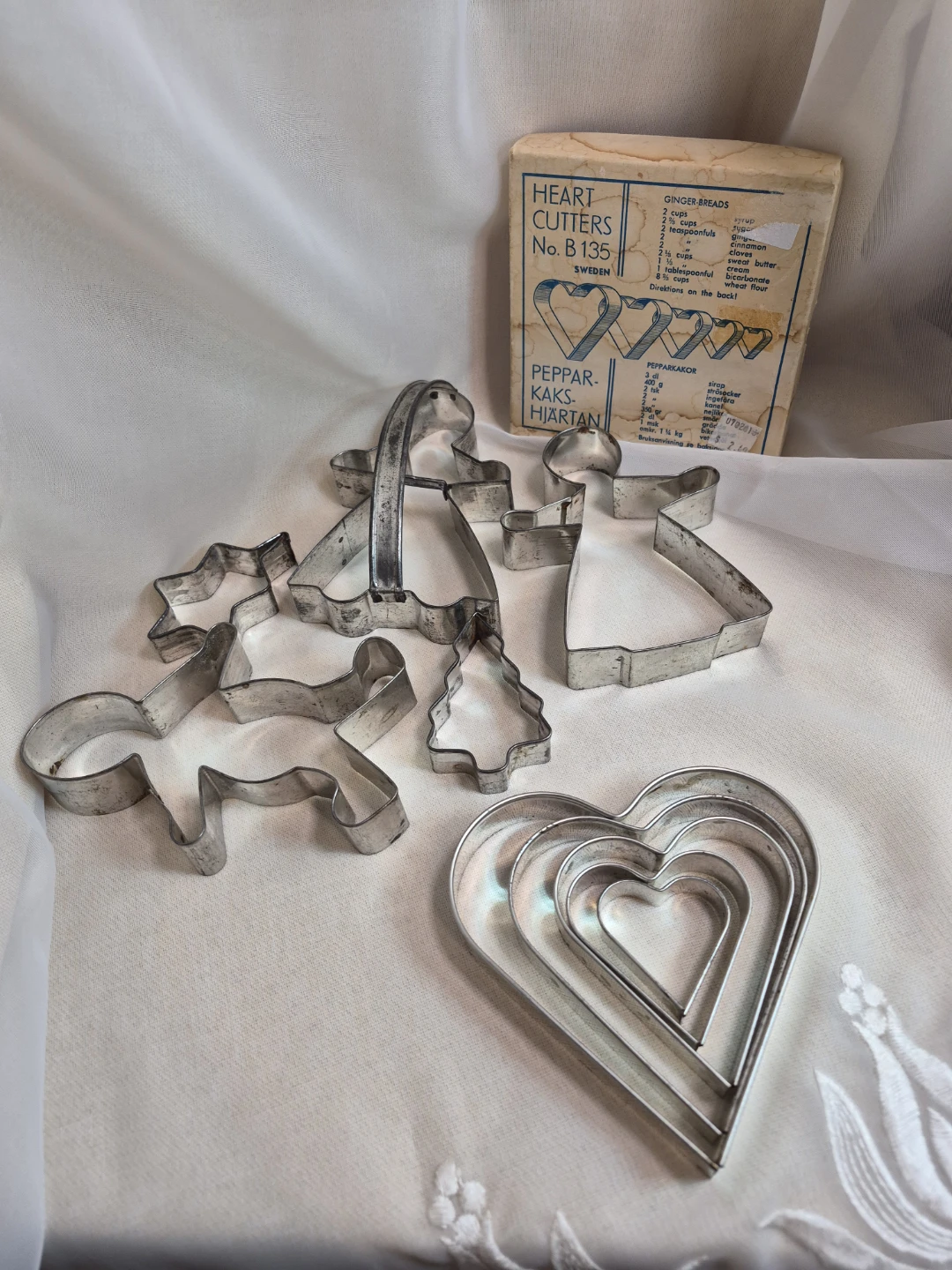 Lot of 10 Vintage Metal Holiday Christmas & Hearts