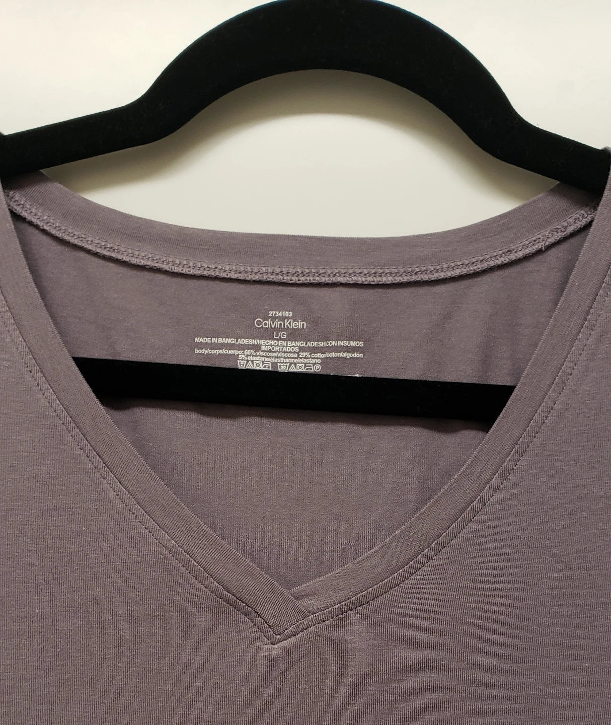 Brand new Calvin Klein V-Neck T-Shirt L/G - photo 2