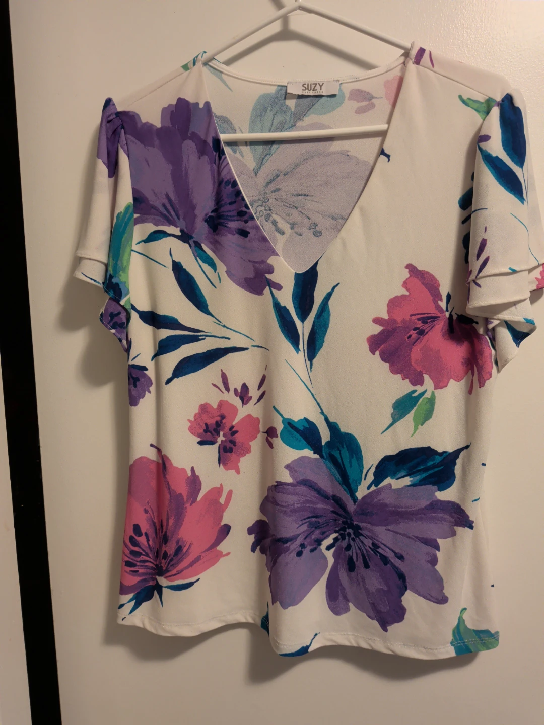 Suzy Shier Floral Print V-Neck Top