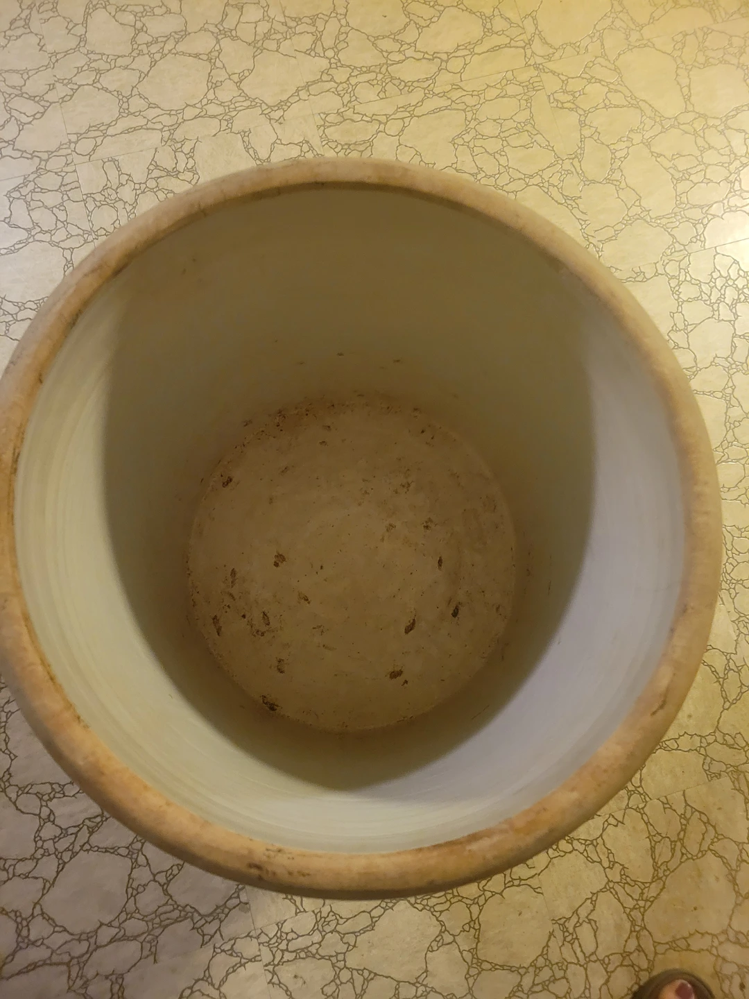 UHL Pottery Co. "8" Crock with Wooden Lid - photo 4