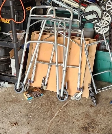 ⚽ Folding Walker with Wheels