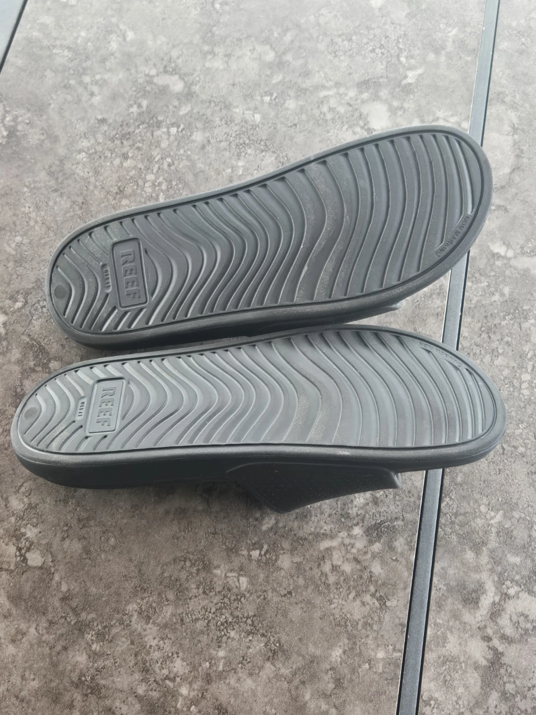 Men's Black Oasis Reef Slides. Size 13. - photo 4