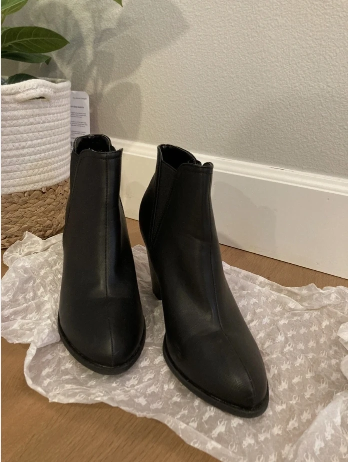 Bamboo Black Ankle Boots -size 8 1/2