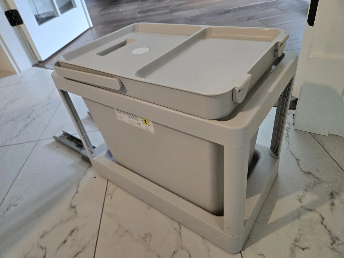 Pull-out Kitchen Trash Bin with Lid - photo 2