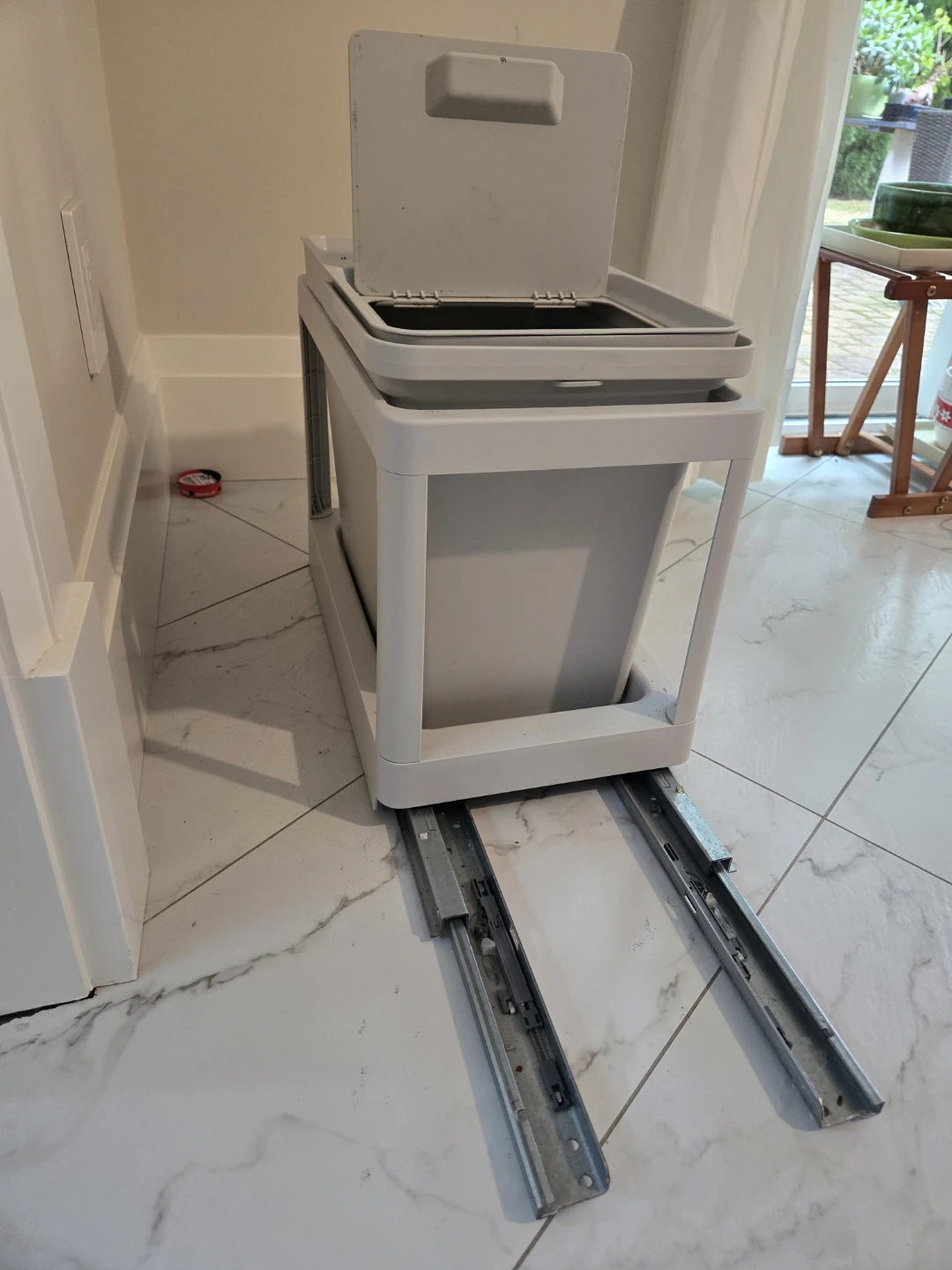 Pull-out Kitchen Trash Bin with Lid - photo 4