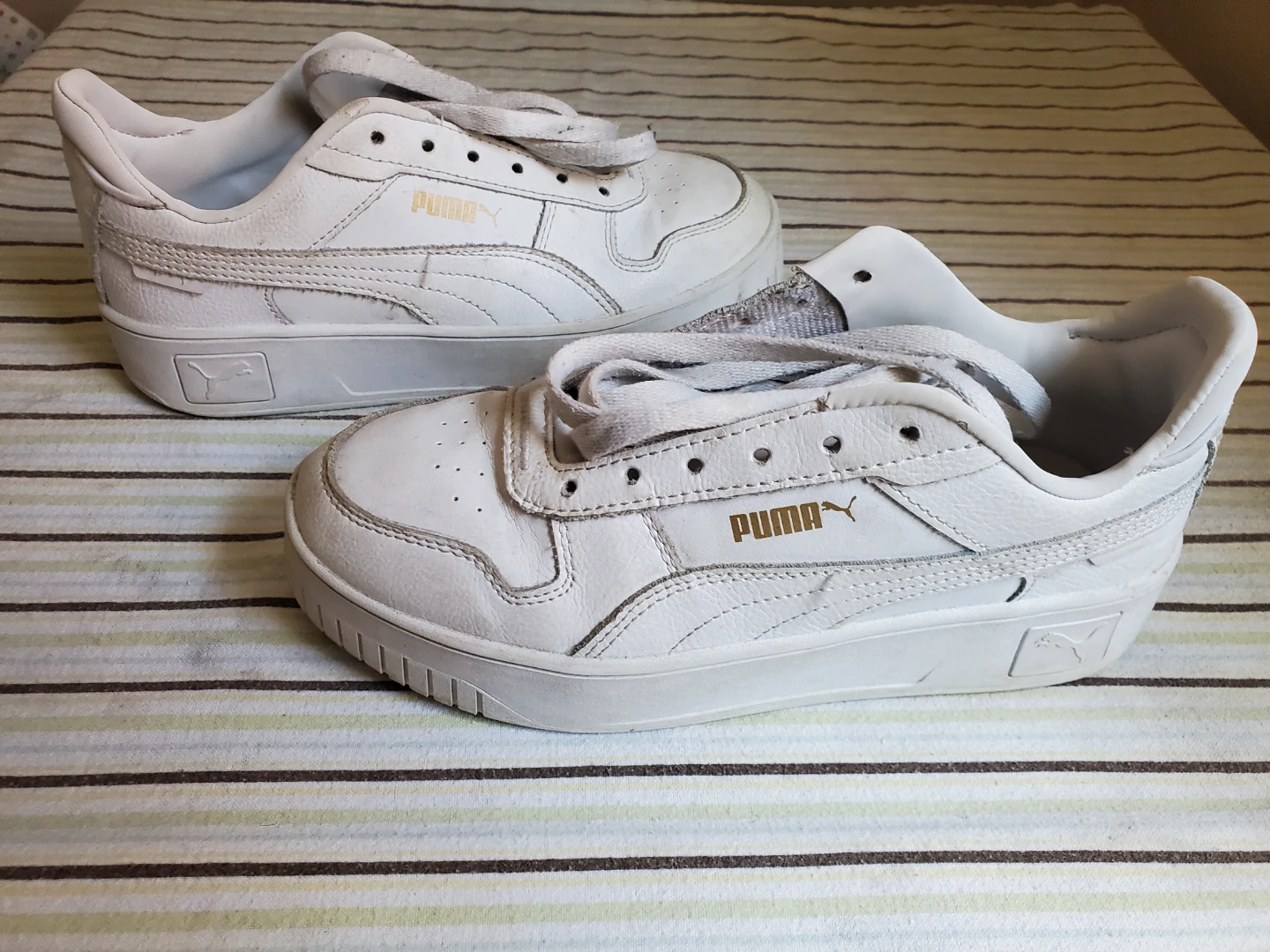 Puma white leather sneakers women Size 7