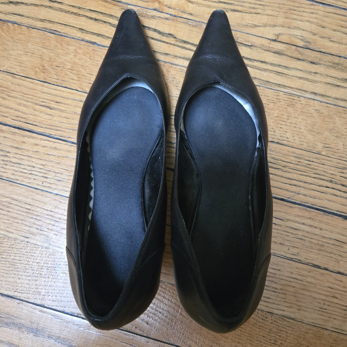 Liz Claiborne Black Leather Pumps - photo 2