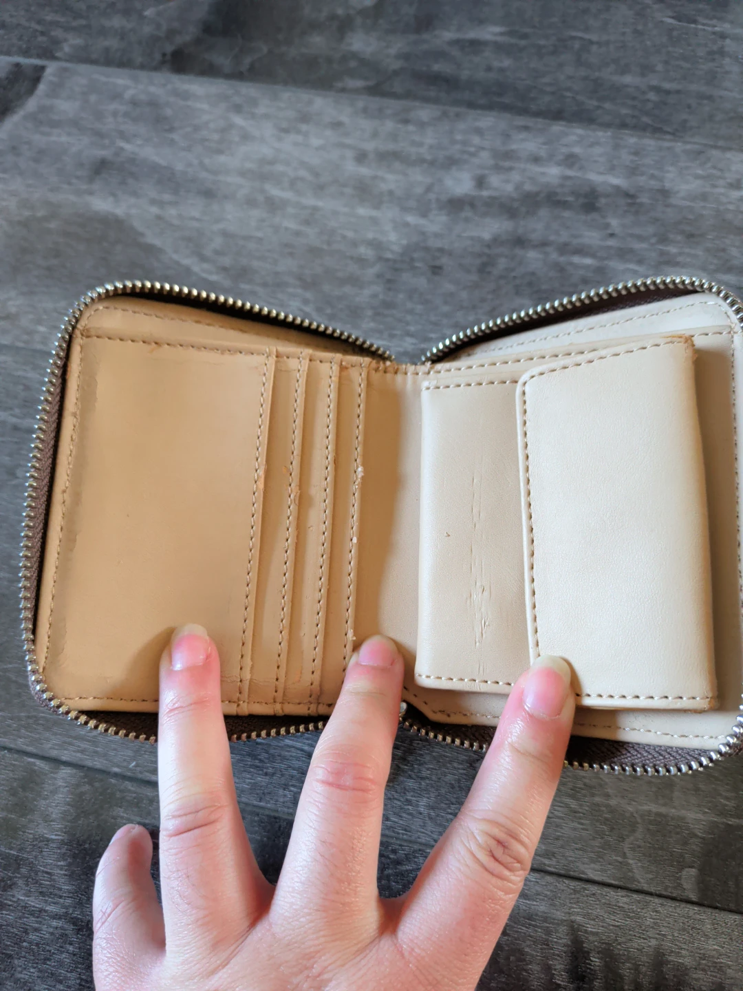 Used Mini Guess Wallet - photo 2