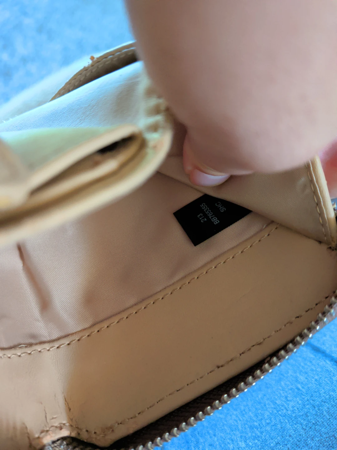 Used Mini Guess Wallet - photo 3
