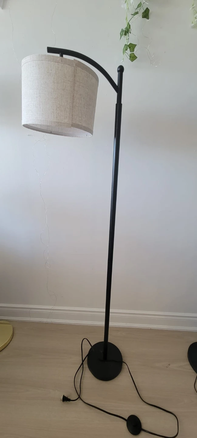 Black Arc Floor Lamp with Beige Drum Shade⚽