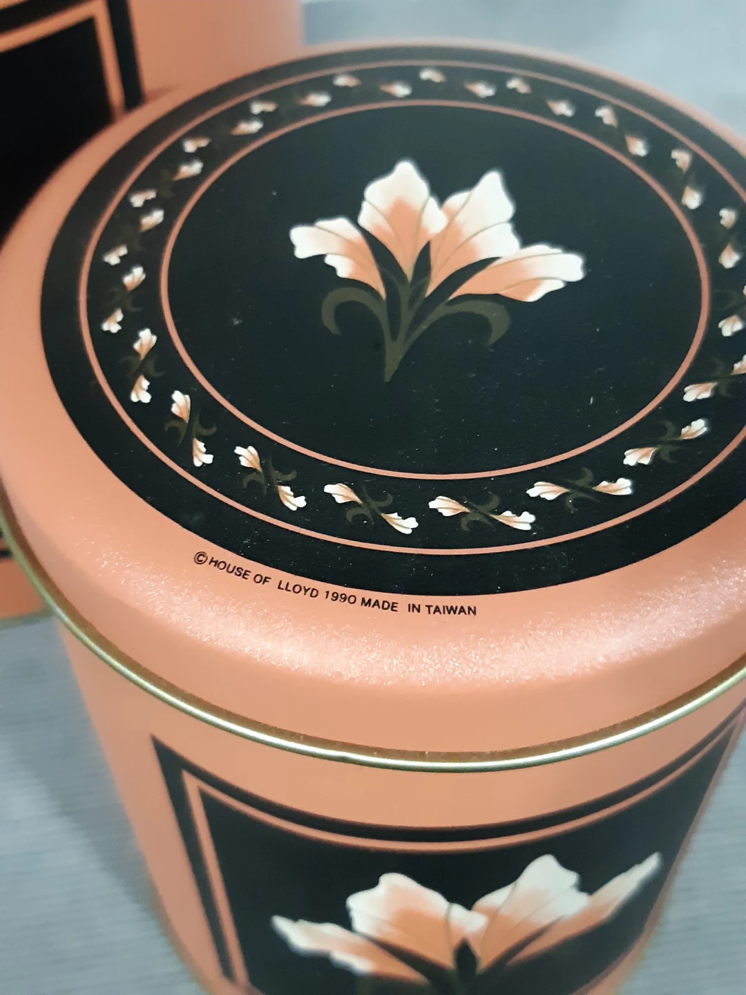 House of Lloyd Cinnamon Blossom Canisters, 1990 Vintage Tins - photo 2