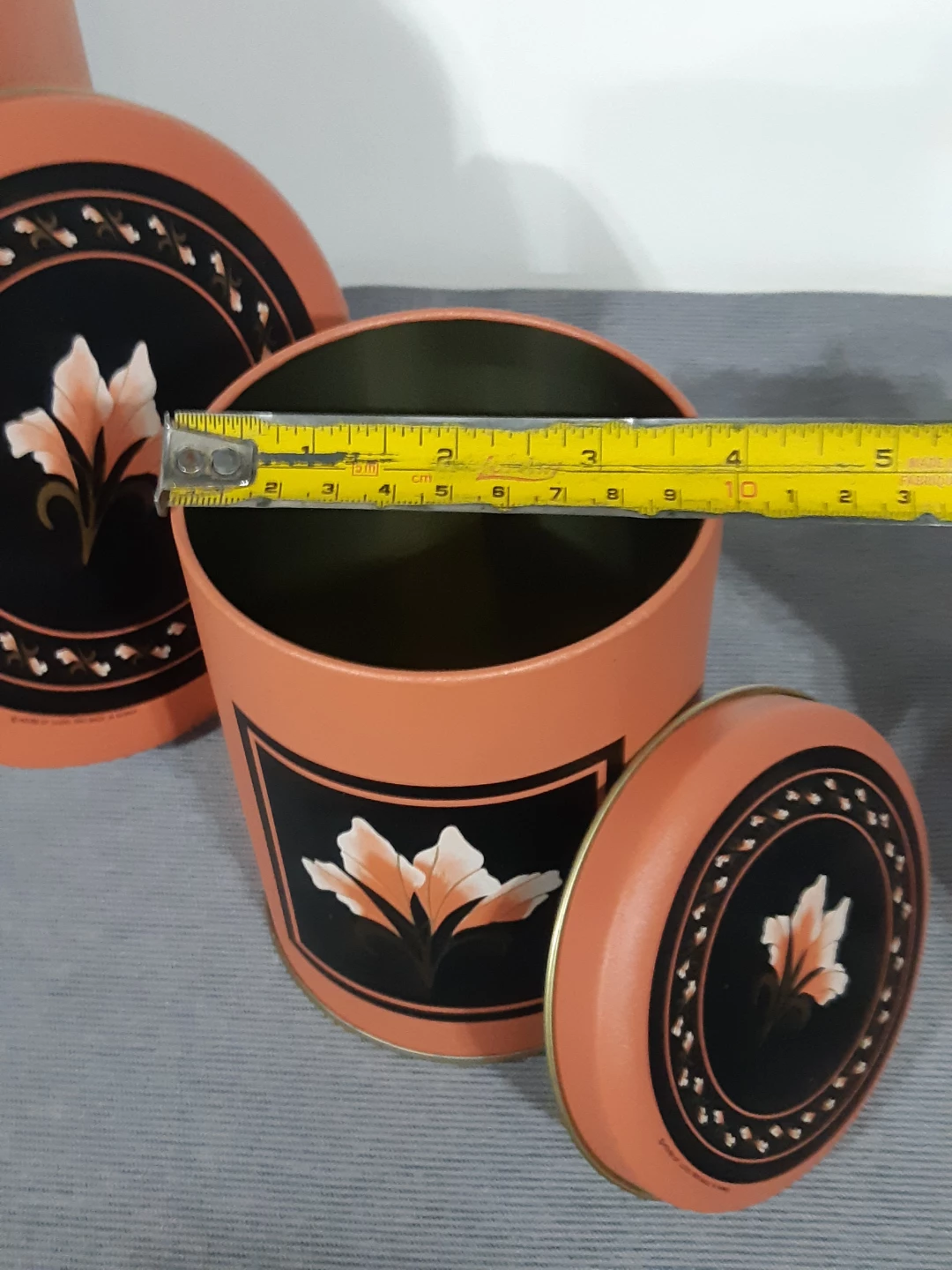 House of Lloyd Cinnamon Blossom Canisters, 1990 Vintage Tins - photo 3