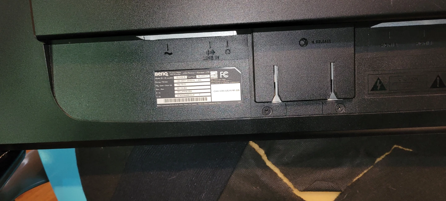 FIVE 24" LCD Monitor: Samsung, Acer, Benq - photo 2