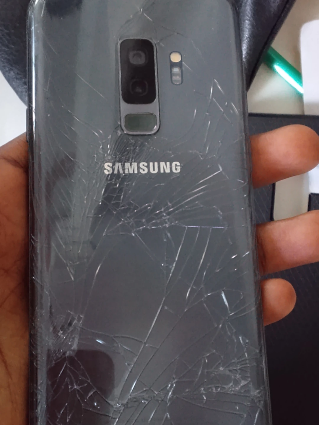 Samsung Galaxy S9+ - Broken Screen
