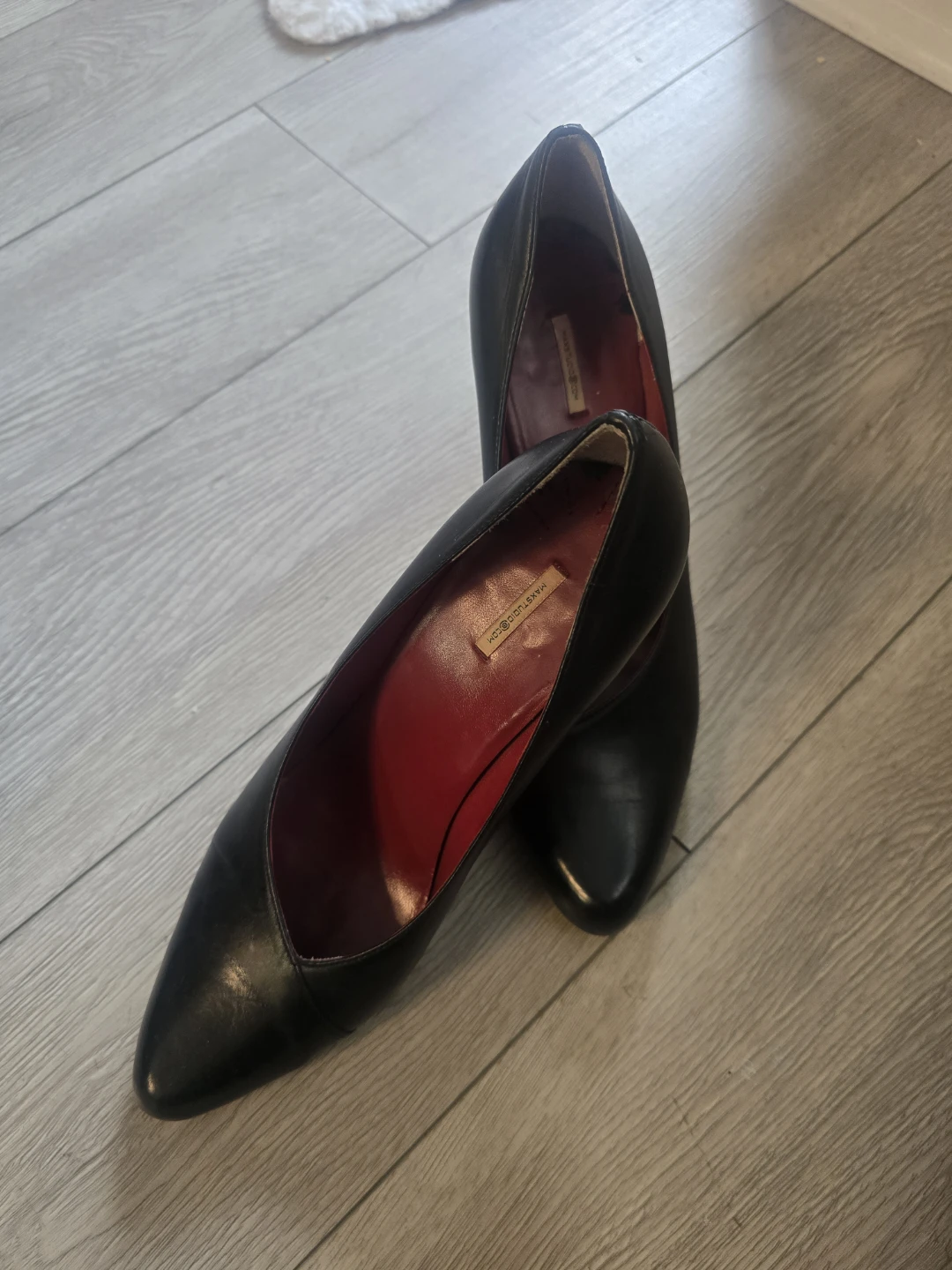 MAXSTUDIO Black Leather Pointed Toe Heels