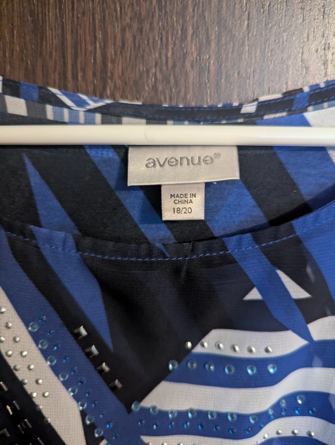 Avenue Blue Geometric Print Blouse with Rhinestones Size 18/20 - photo 4