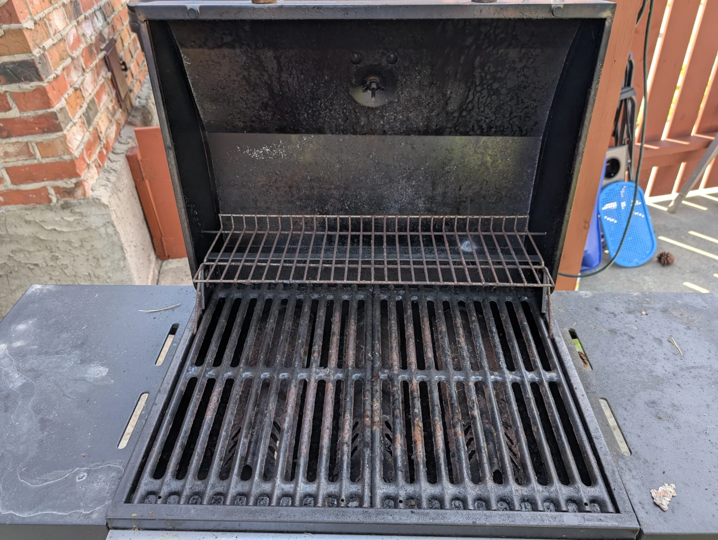 Backyard Grill Propane BBQ - photo 2