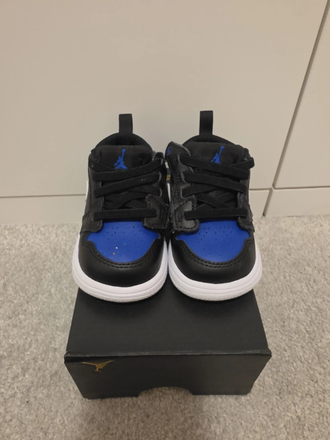 Size 4C Jordan 1 Low SE Shoes