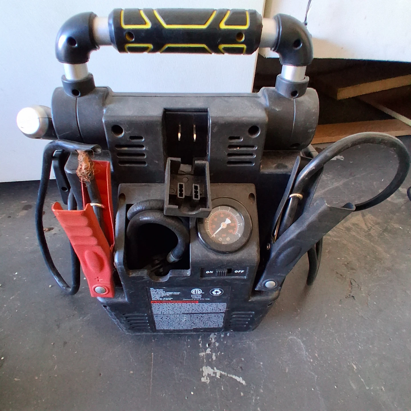 Stanley 500 Amp Jump Starter with Compressor