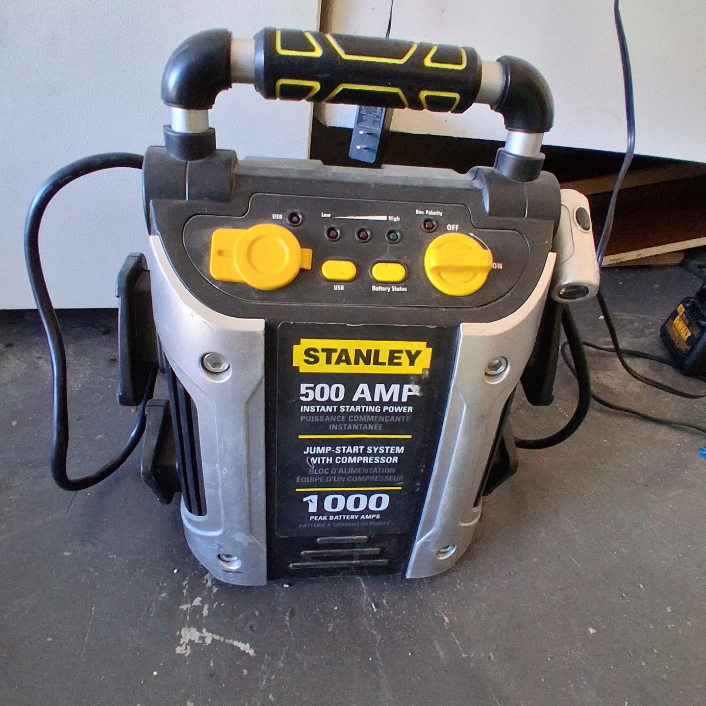 Stanley 500 Amp Jump Starter with Compressor - photo 2