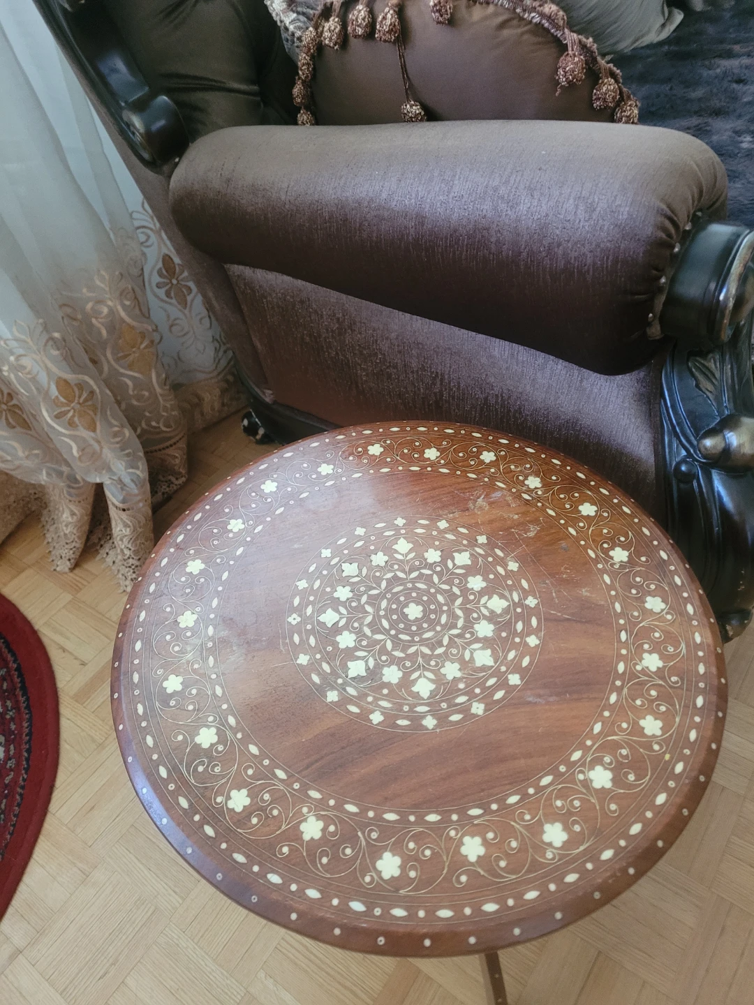 Wooden Accent antique sideTable with Inlay Design $20 - photo 5