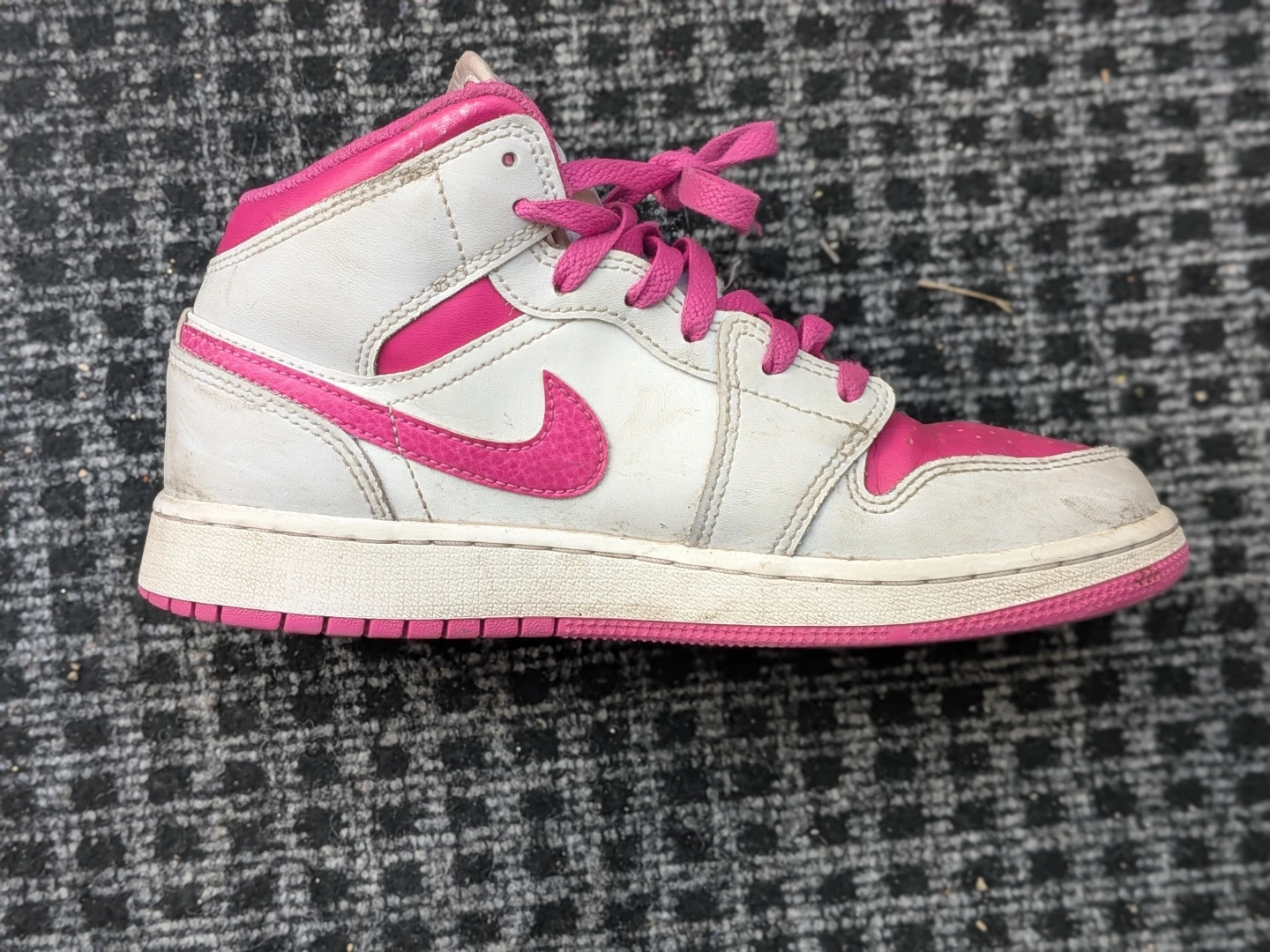 Air Jordan 1 Mid Pink and White Sneakers for girls - photo 3