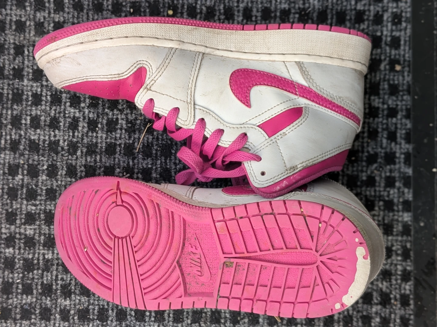 Air Jordan 1 Mid Pink and White Sneakers for girls - photo 4