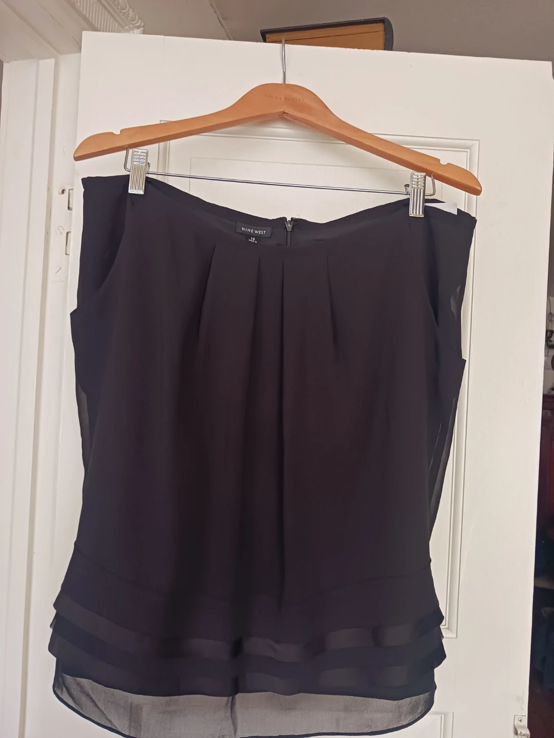 New !!! Nine West Elegant  Black Skirt. Size 14. - photo 5