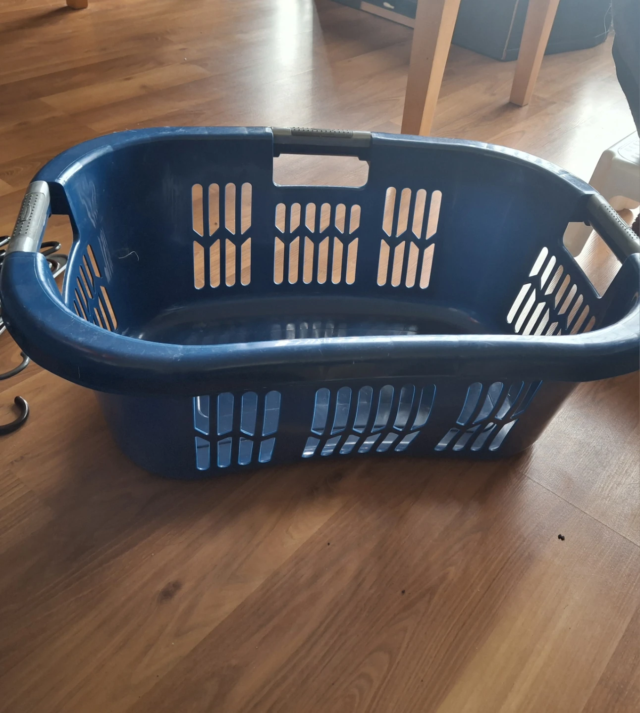 Blue laundry basket rubbermaid - photo 2