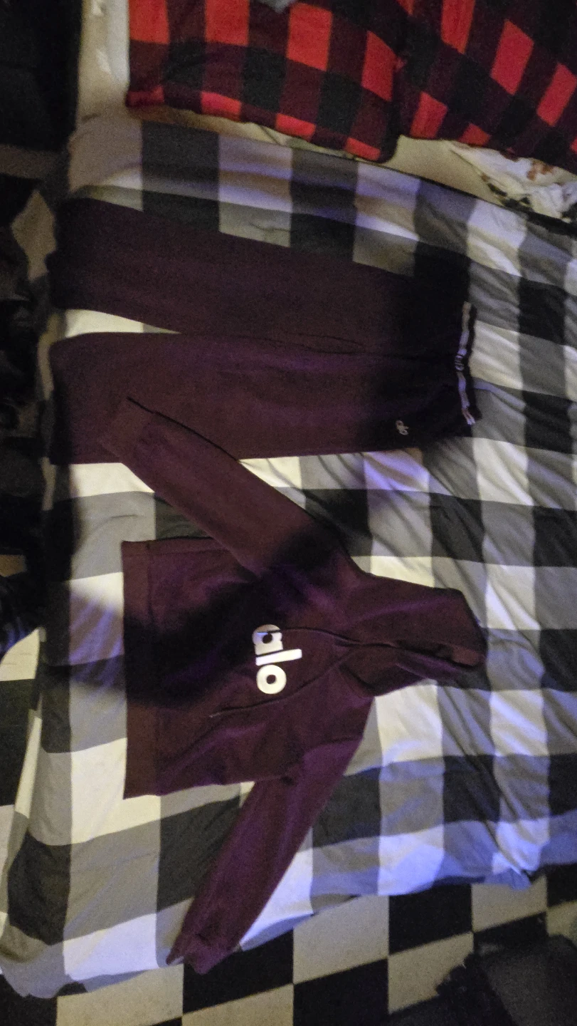 Alo Yoga Sweatshirt and Joggers Set